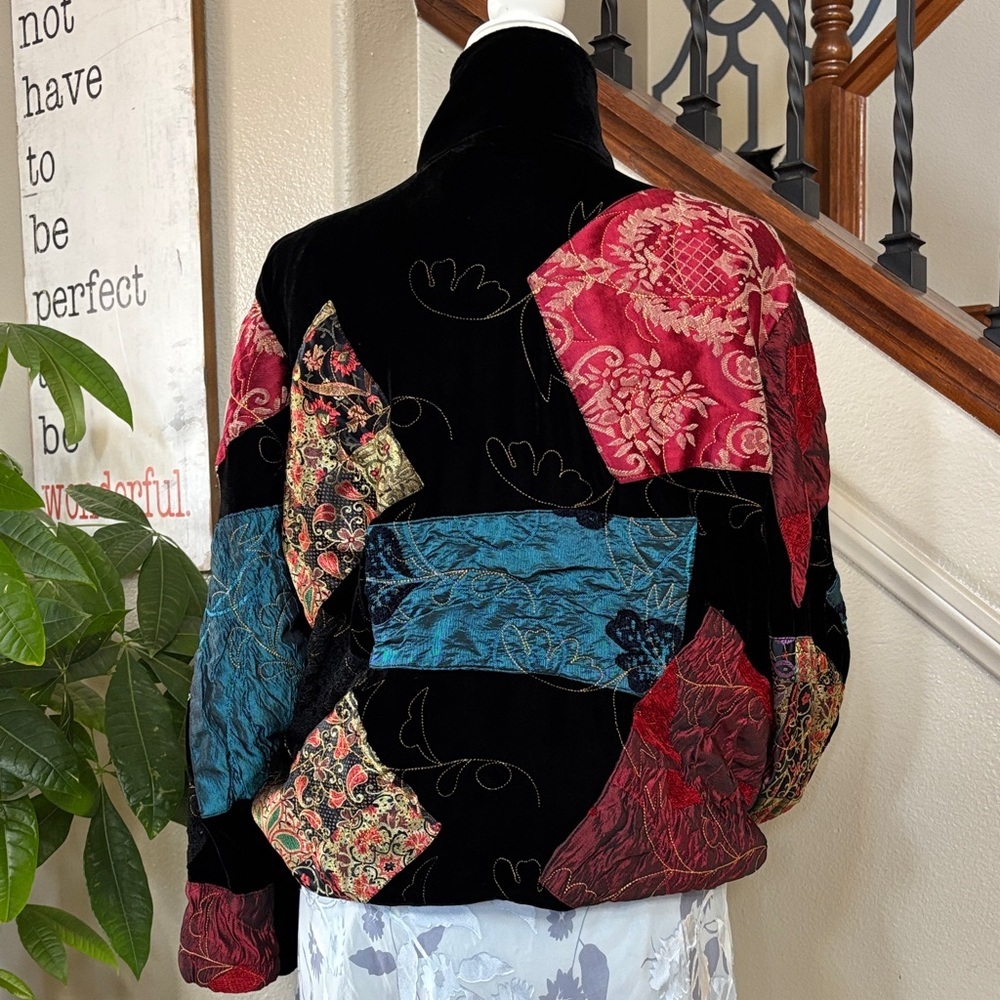 Beautiful Vintage, Eye Catching✨ Chicos Patchwork Velvet Women's Jacket 🤩 - Picture 6 of 11